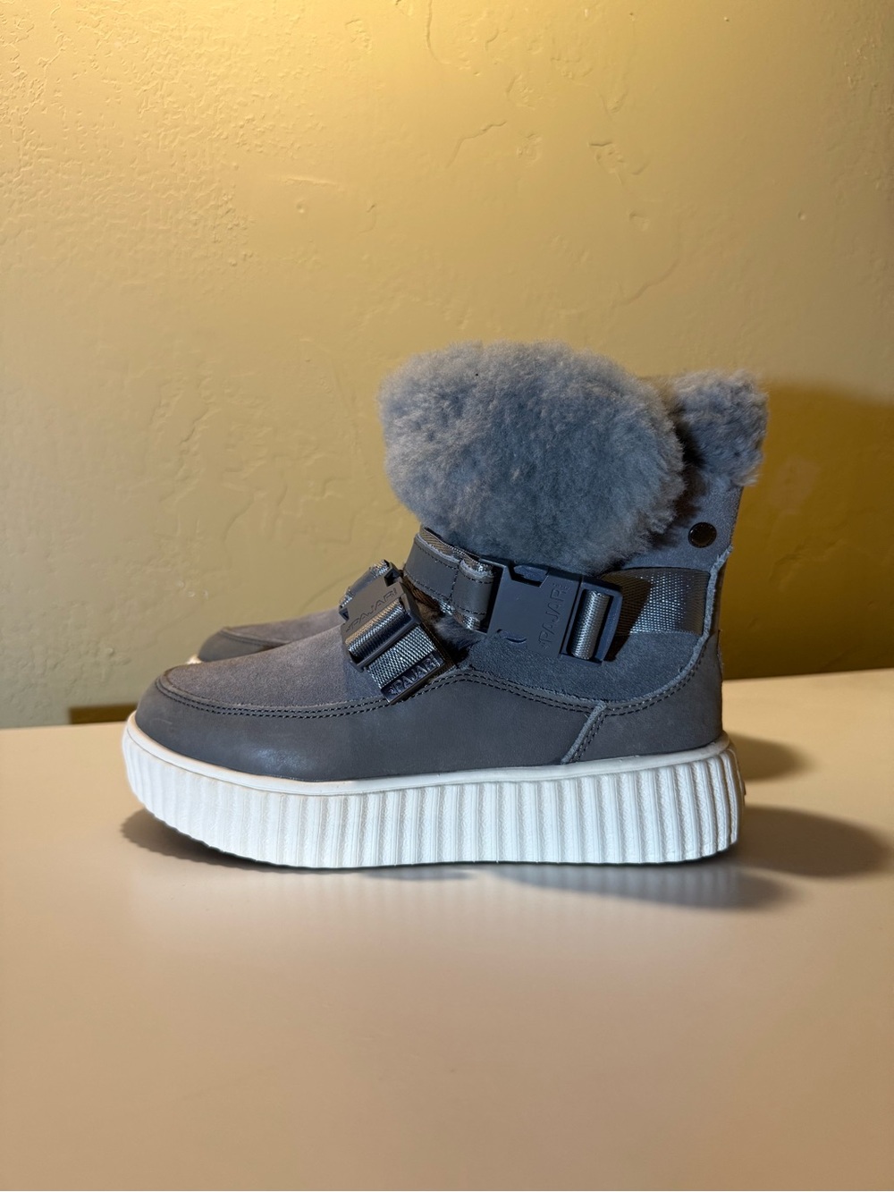 Pajar Leather Suede Waterproof Gray Boots Women’s Size 5.5